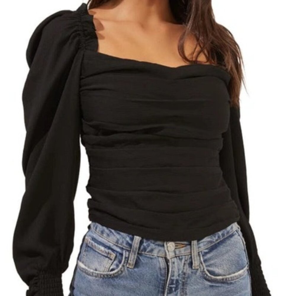 ASTR Renaissance Puff sleeve square neck top